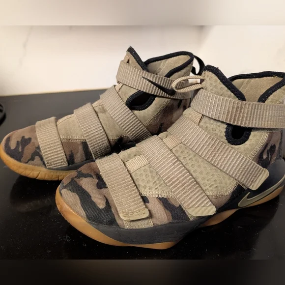 Nike Zoom LeBron Soldier XI Como Sneakers Junior Size 6.5Y MSRP $140 - Picture 5 of 9